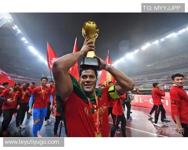 胡尔克39岁仍锋芒毕露生涯853场贡献667球海港年薪1180万创造130球佳绩